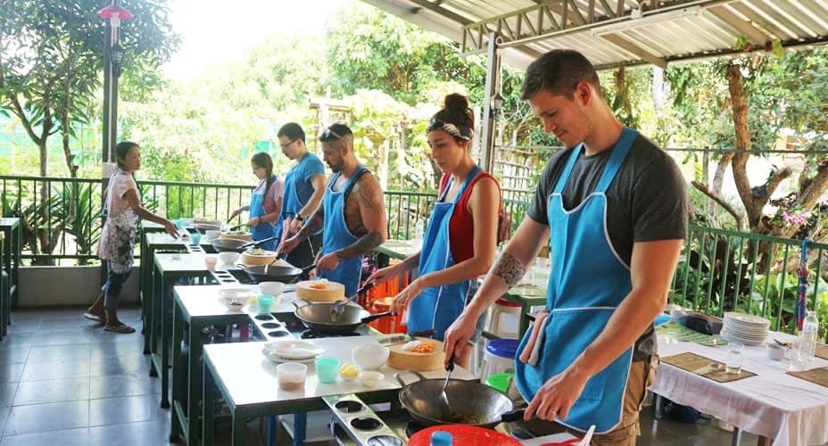 organic cooking school in chiang mai tour